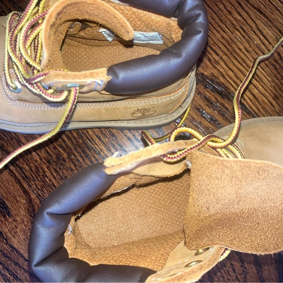Size 10 unisex toddler— like new—Timberland 6in waterproof tan boots - Picture 4 of 7